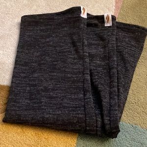 Charcoal grey RubiaWear shorty leg warmers, size medium